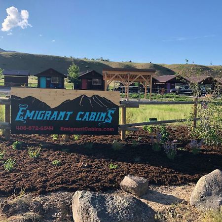 Emigrant Cabins エクステリア 写真